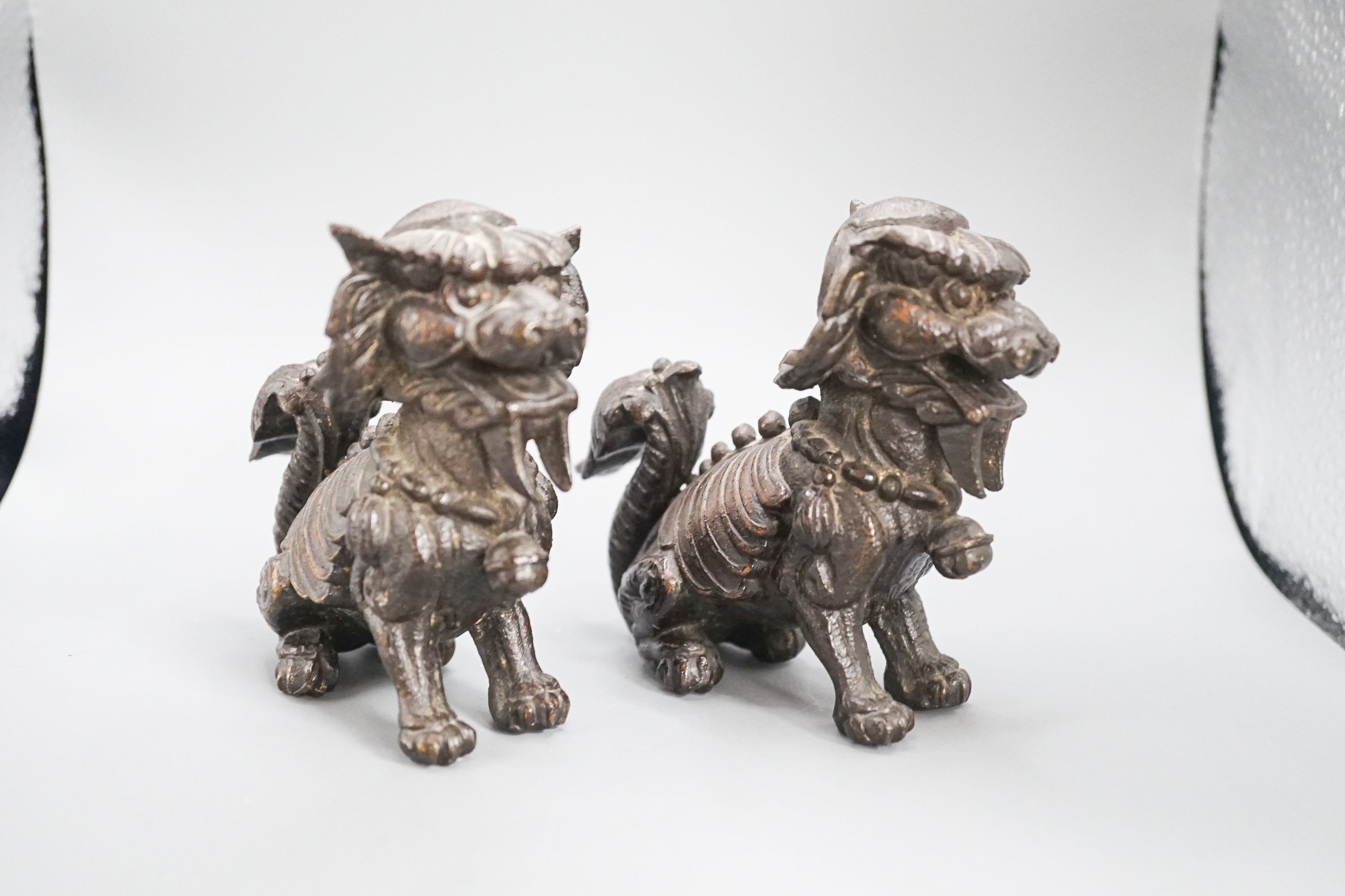 A pair of South East Asian bronze figures of Buddhist lions 9cm